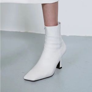 Leather Shaped Ankle Boots in white ( 38)